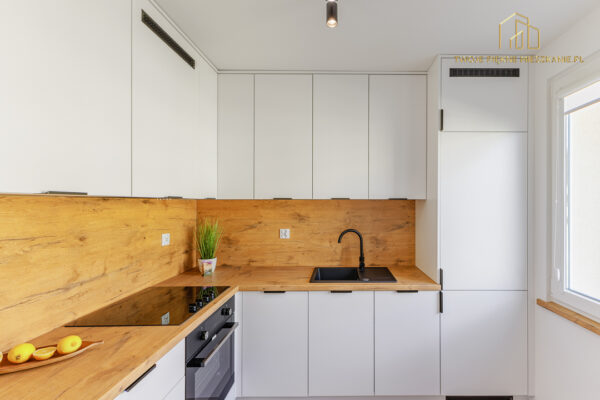 urządzony pokój w mieszkaniu studenckim